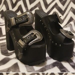 YRU Dreamr Silver Buckle Platforms Size 8